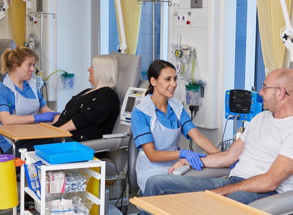 Patients receiving treatment in chairs, chemotherapy, CRF nursing staff, 2022, Stefania Pinna, head and neck, research team, Pan Artists