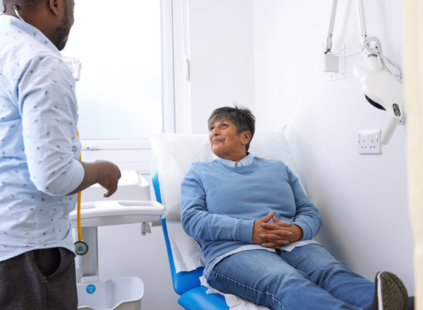 clinical research facility, patient and doctor, consultation, Pan Artists, September 2022,Lalini Carter, Dr Umar Abdullah, Clinical Fellow, ECMT.