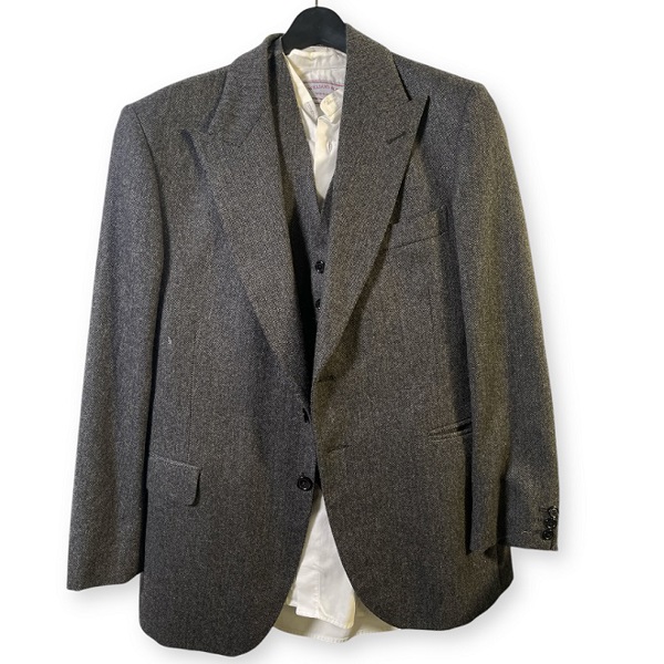 A photo of a grey tailored three-piece suit.