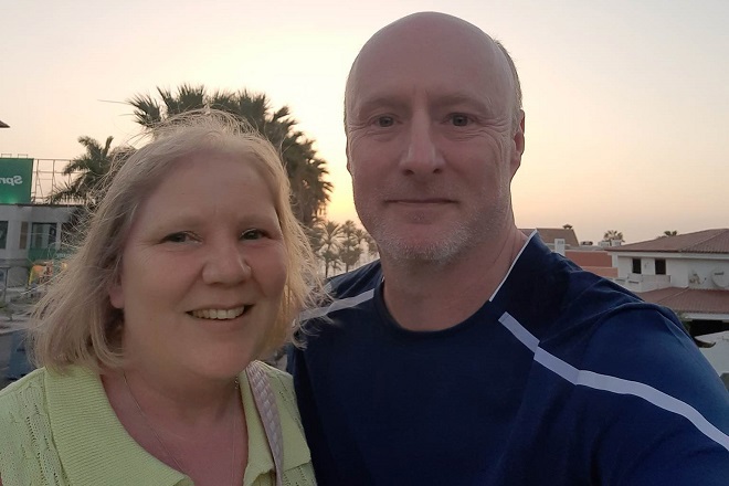 A photo of Christie patient Joanne Murray and her husband, Rob.